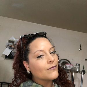 Meet your Posher, Iris